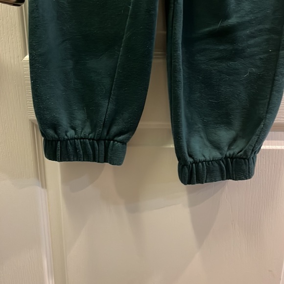 COPY - Hollister ulta high waist Hunter green sweatpants joggers - Picture 3 of 6